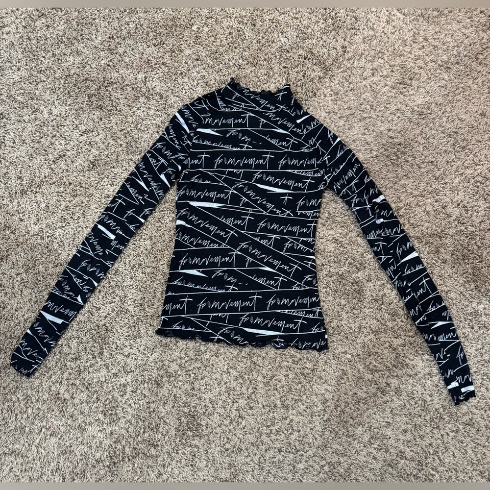NWOT FP Movement by Free People High Jump Printed Logo Long Sleeve Layer - Picture 4 of 9